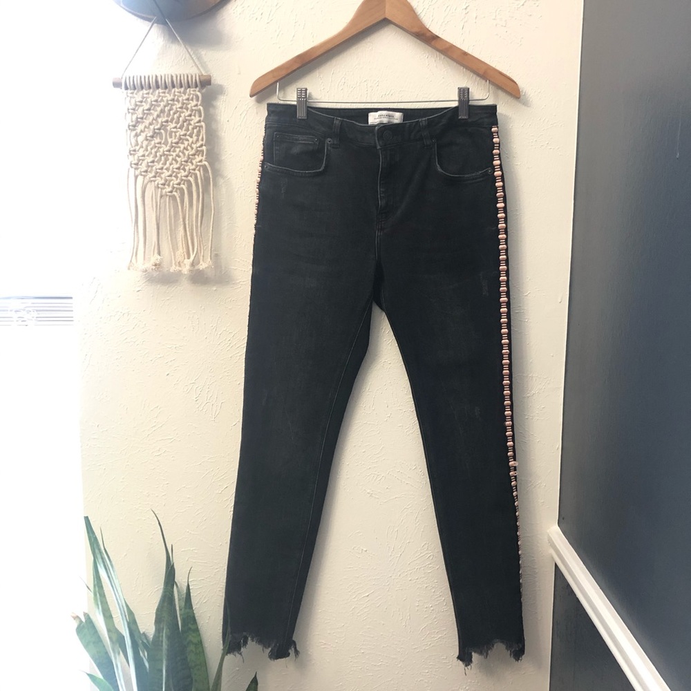 Zara women’s size 8 jeans (Embroidered trim)